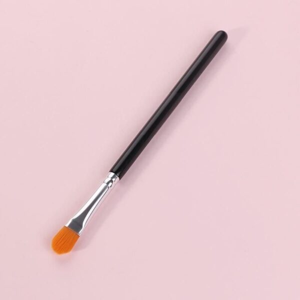 Luxurious Makeup Brush: Natural Goat & Synthetic Hair - Image 3